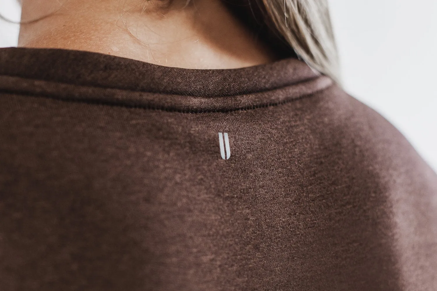 WOMEN'S PERFORMANCE CREW SWEATSHIRT