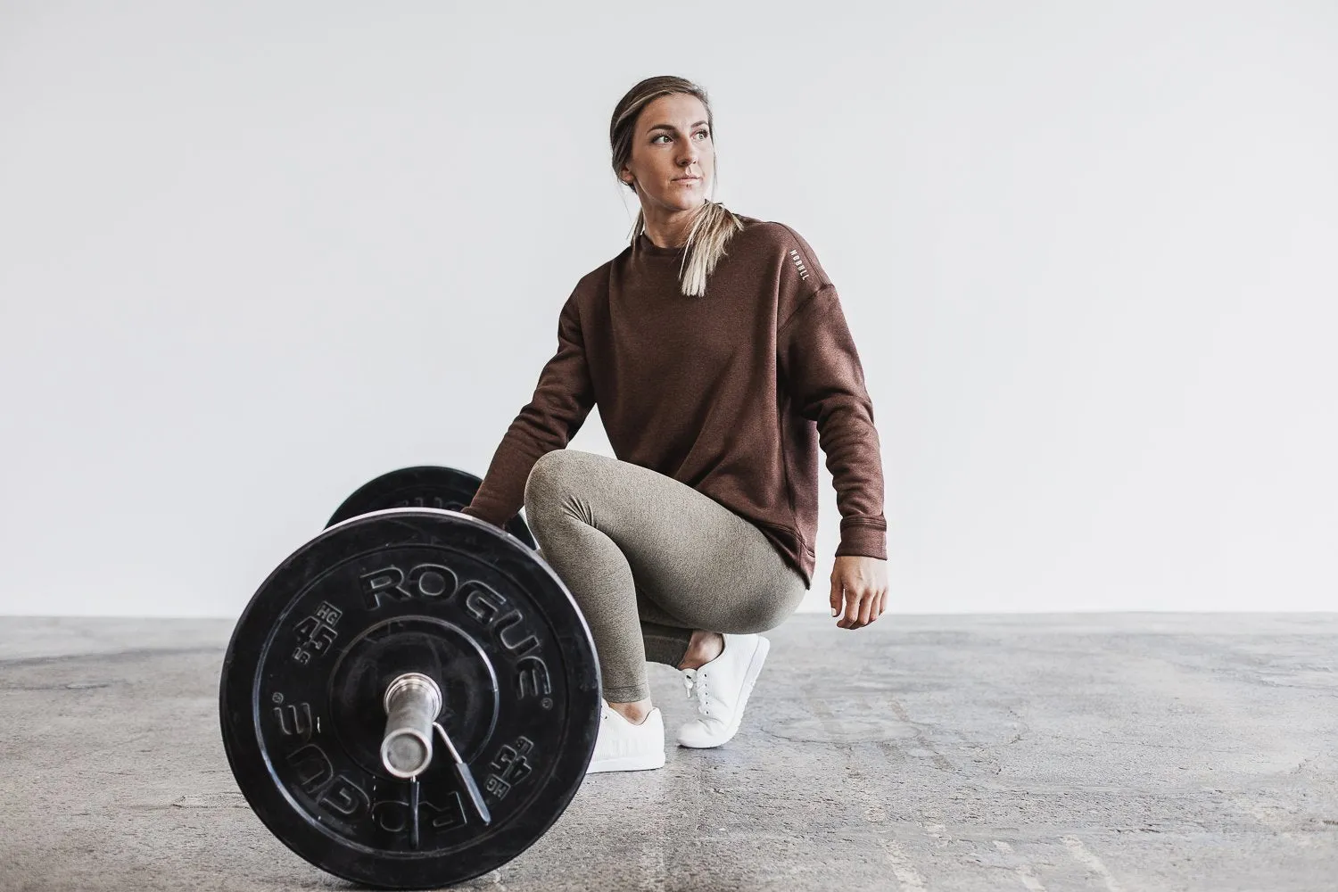 WOMEN'S PERFORMANCE CREW SWEATSHIRT