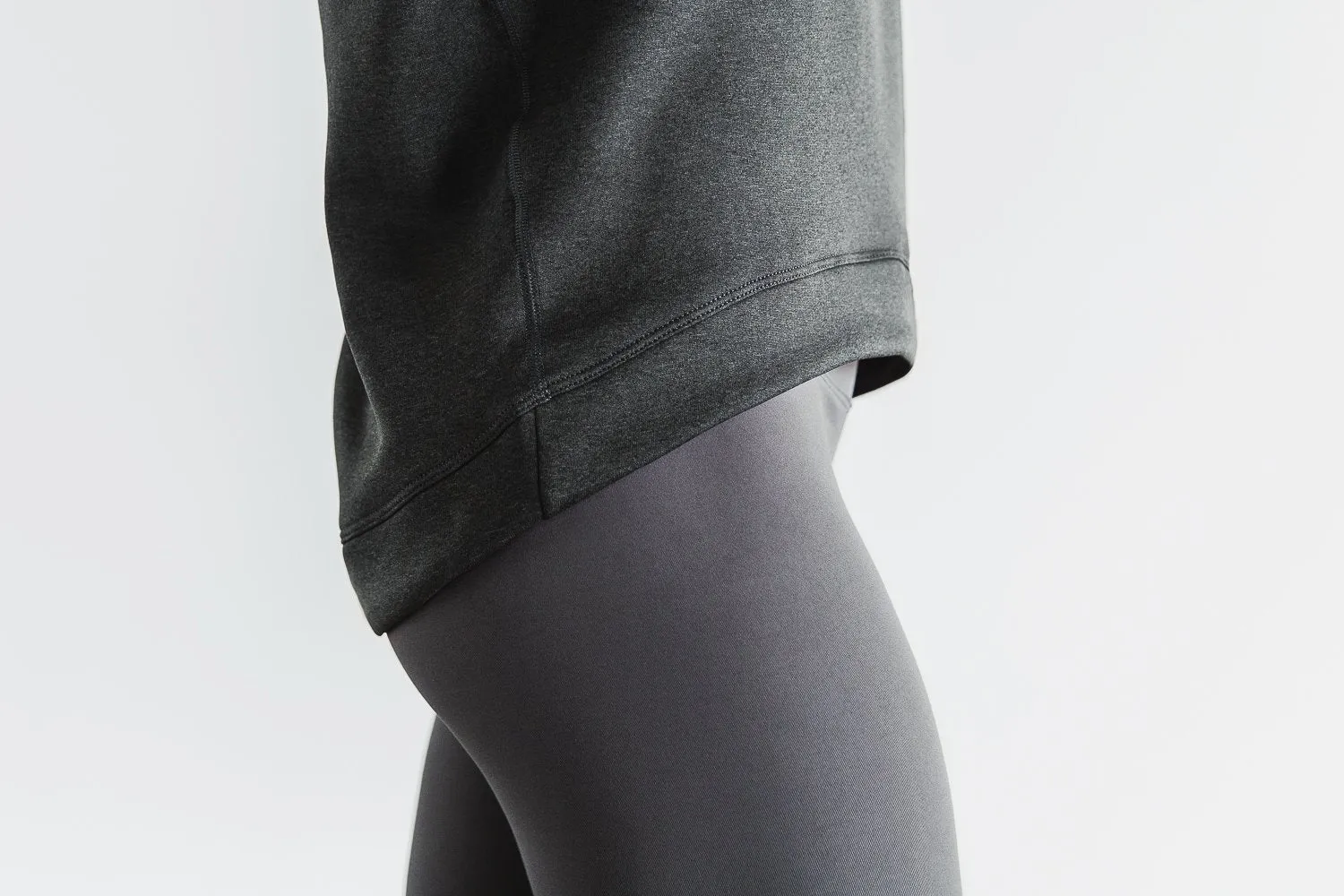 WOMEN'S PERFORMANCE CREW SWEATSHIRT
