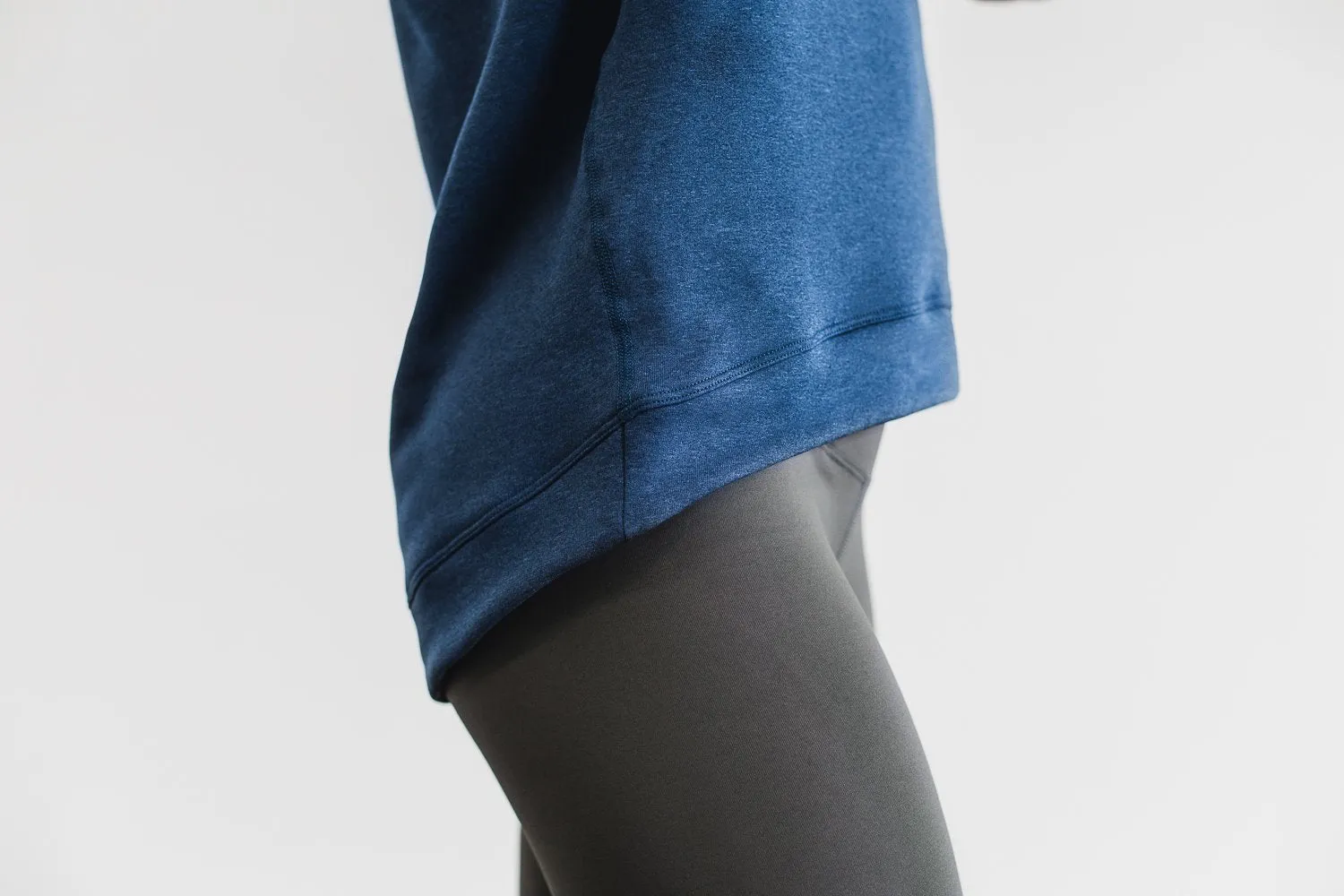 WOMEN'S PERFORMANCE CREW SWEATSHIRT